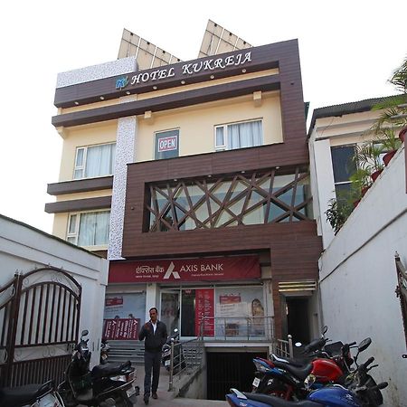 Oyo 8132 Hotel Kukreja Dehradun Ngoại thất bức ảnh