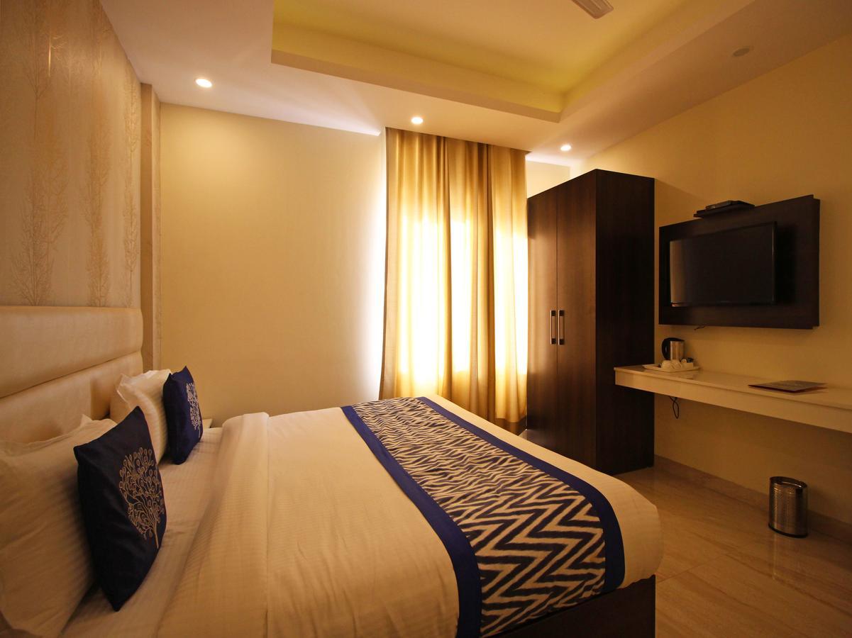 Oyo 8132 Hotel Kukreja Dehradun Ngoại thất bức ảnh