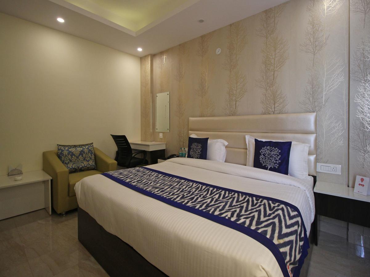 Oyo 8132 Hotel Kukreja Dehradun Ngoại thất bức ảnh