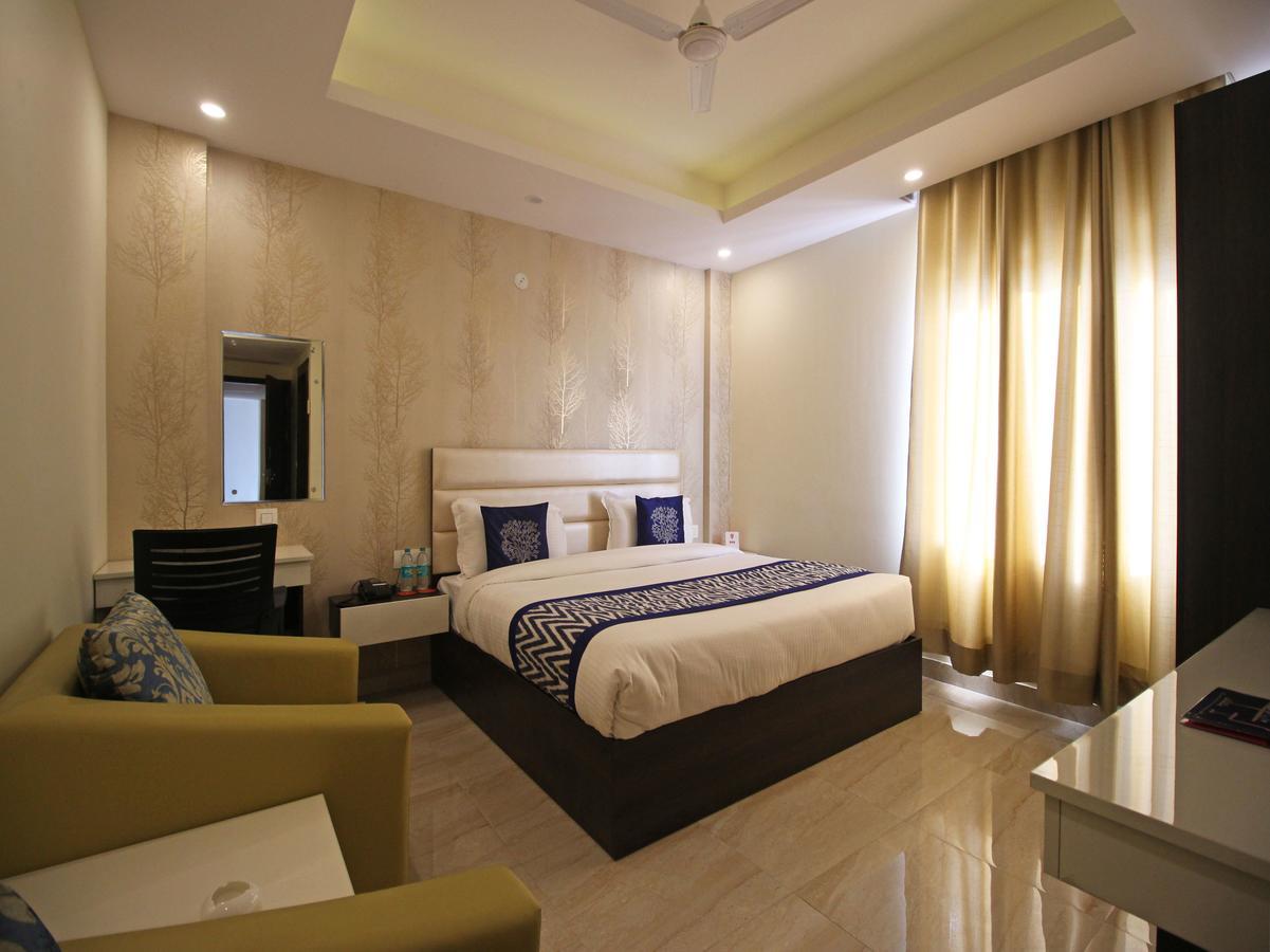 Oyo 8132 Hotel Kukreja Dehradun Ngoại thất bức ảnh