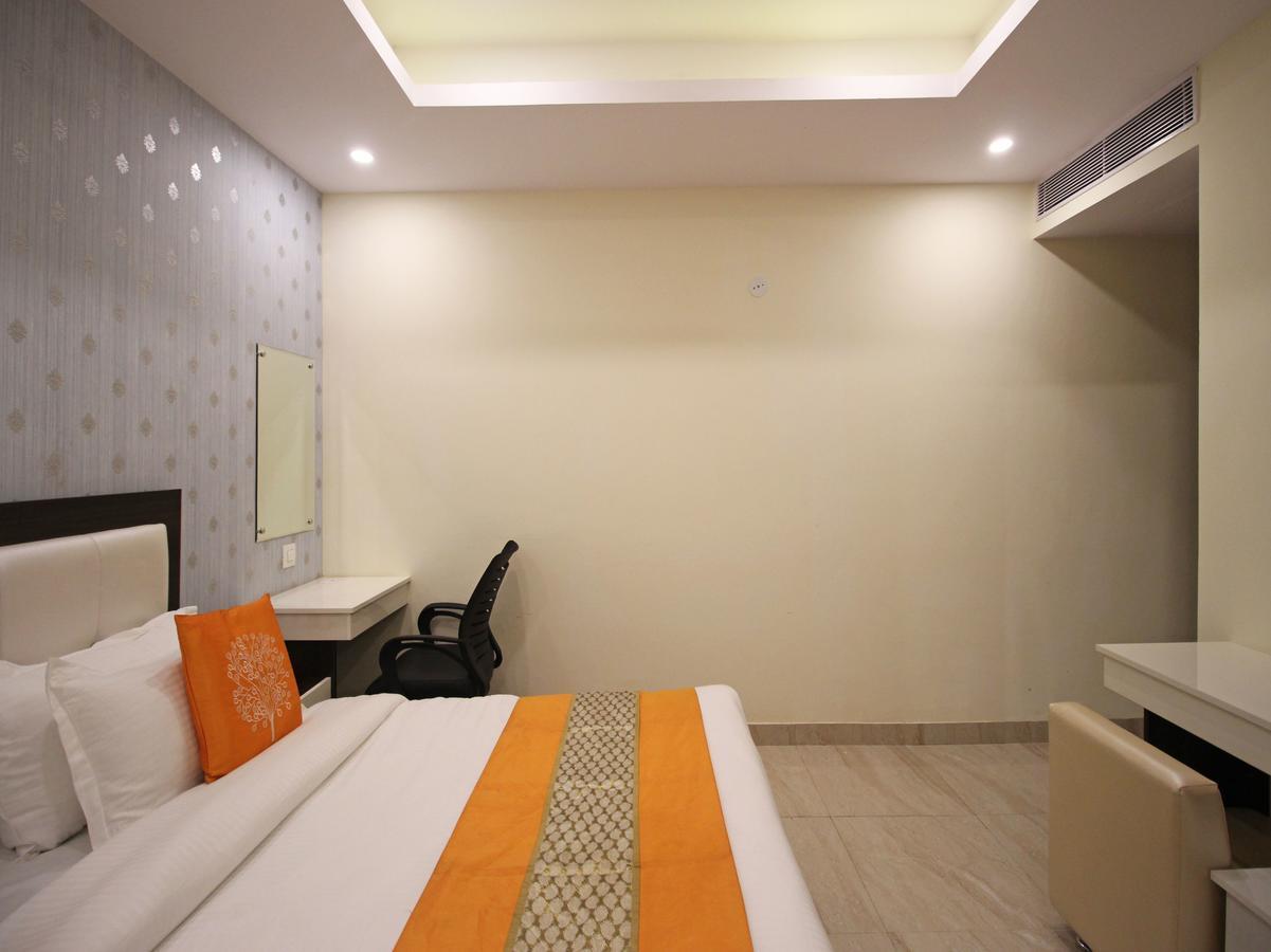 Oyo 8132 Hotel Kukreja Dehradun Ngoại thất bức ảnh