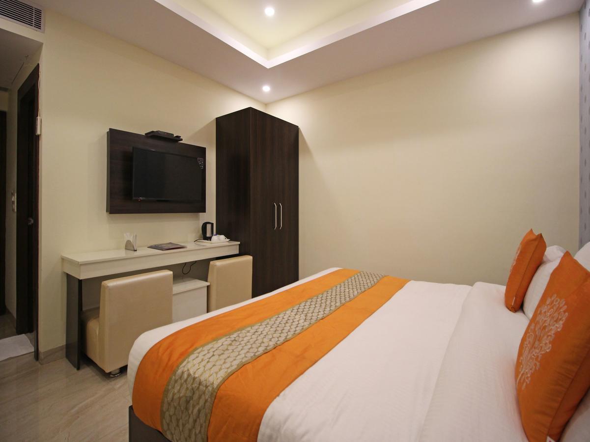 Oyo 8132 Hotel Kukreja Dehradun Ngoại thất bức ảnh