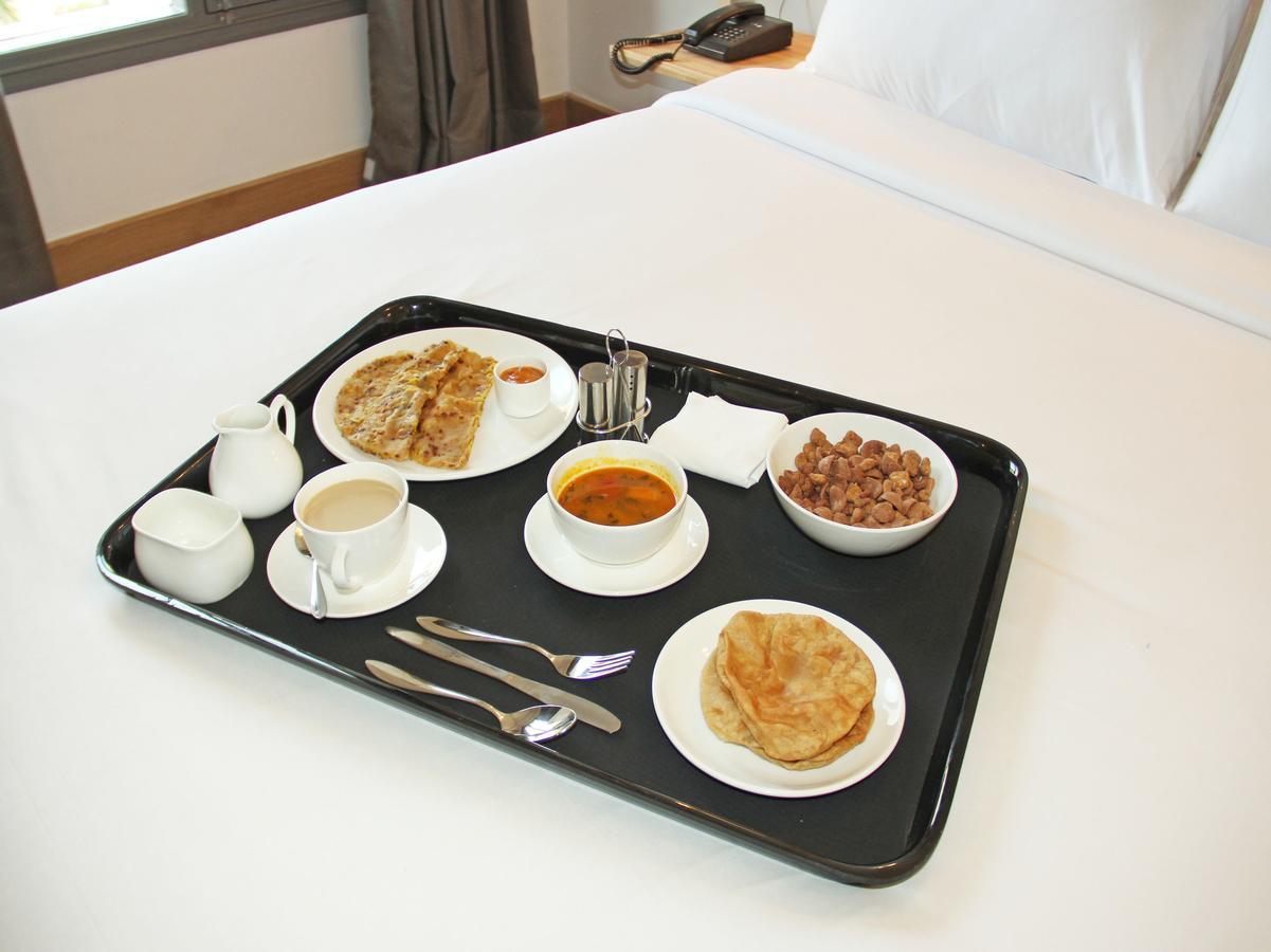 Oyo 8132 Hotel Kukreja Dehradun Ngoại thất bức ảnh