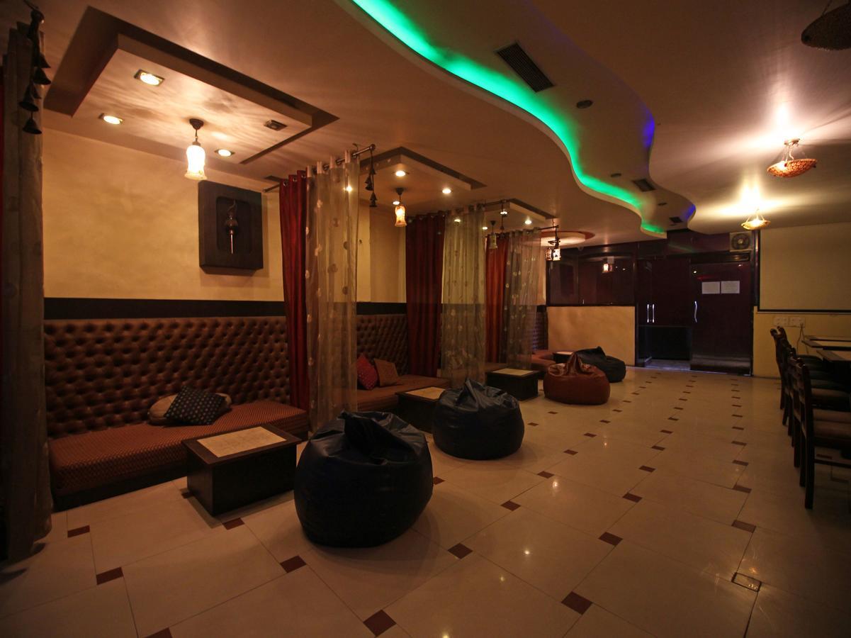 Oyo 8132 Hotel Kukreja Dehradun Ngoại thất bức ảnh