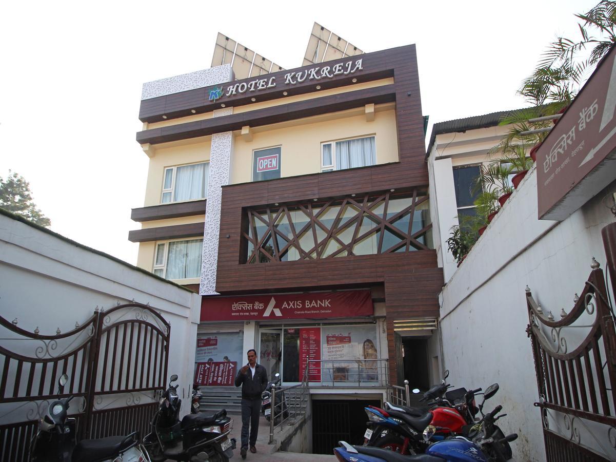 Oyo 8132 Hotel Kukreja Dehradun Ngoại thất bức ảnh