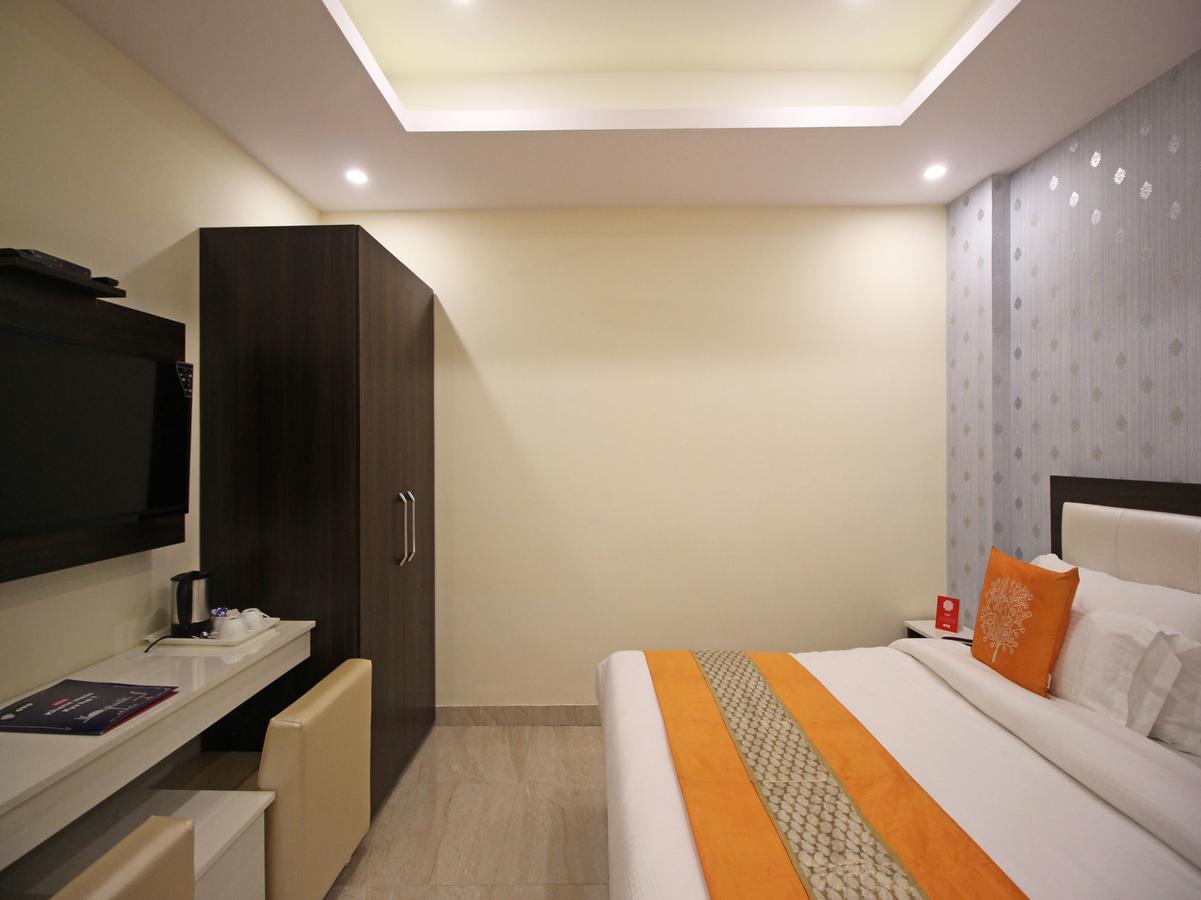 Oyo 8132 Hotel Kukreja Dehradun Ngoại thất bức ảnh