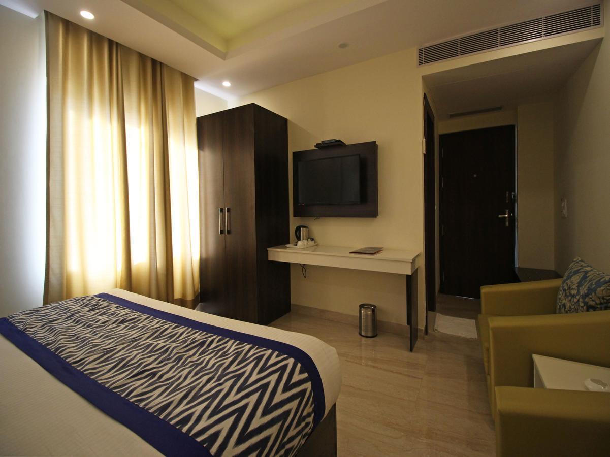Oyo 8132 Hotel Kukreja Dehradun Ngoại thất bức ảnh