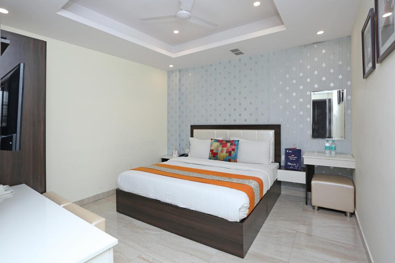 Oyo 8132 Hotel Kukreja Dehradun Ngoại thất bức ảnh