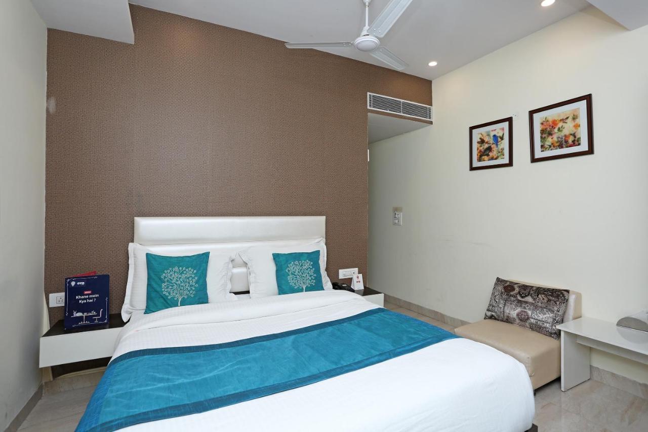 Oyo 8132 Hotel Kukreja Dehradun Ngoại thất bức ảnh