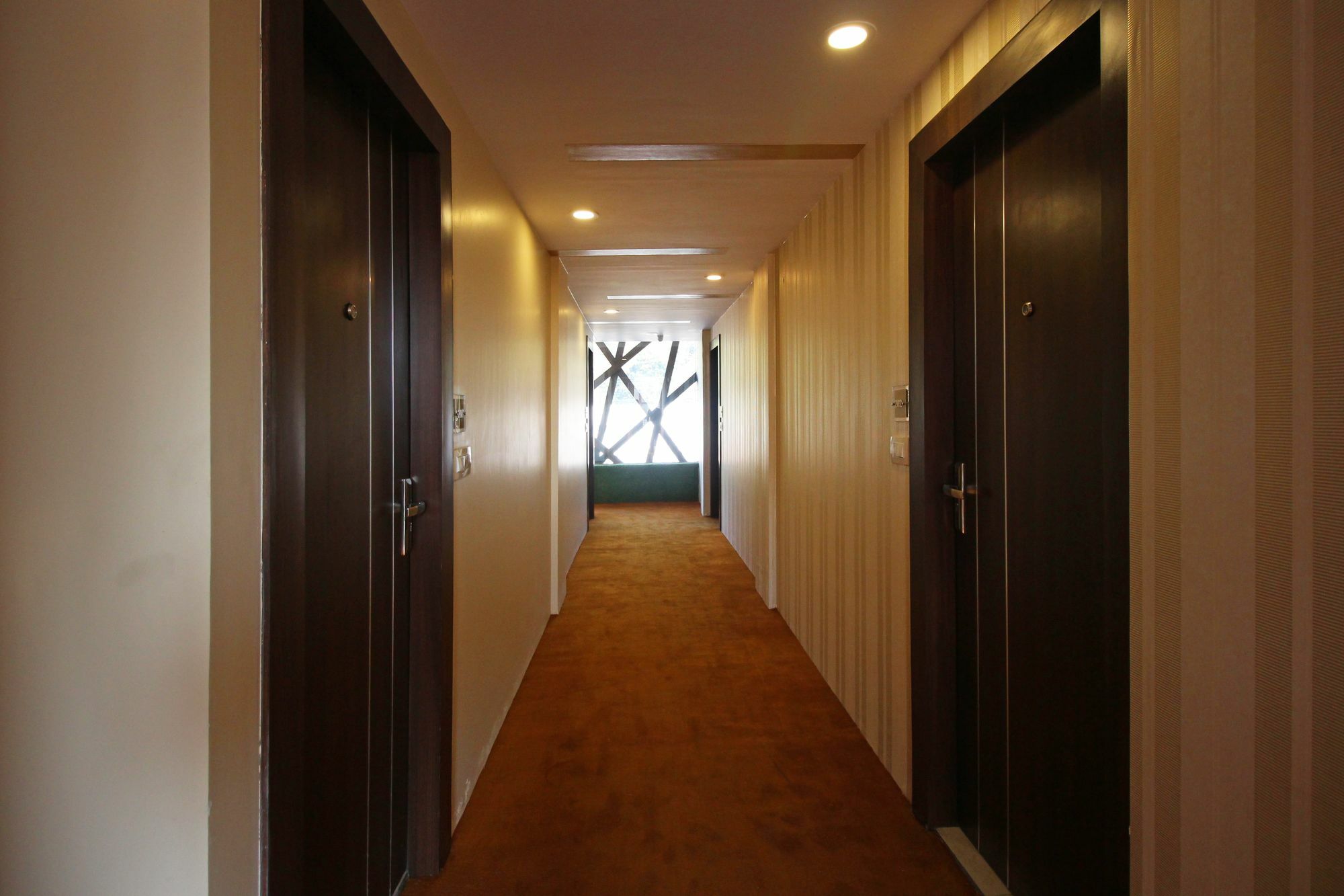Oyo 8132 Hotel Kukreja Dehradun Ngoại thất bức ảnh
